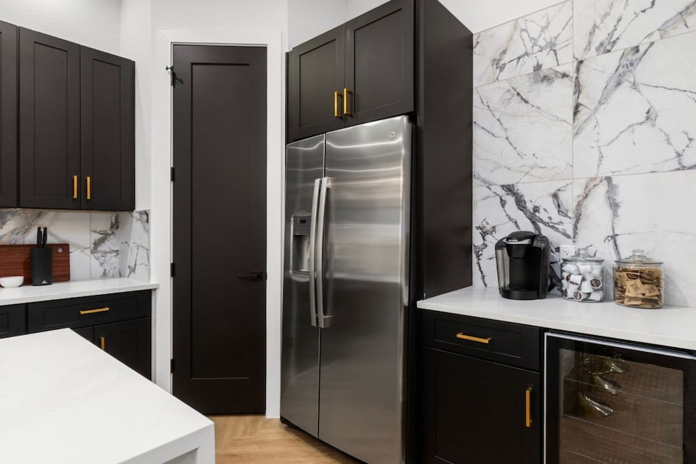 Chic 4BR Getaway Near NRG TMC