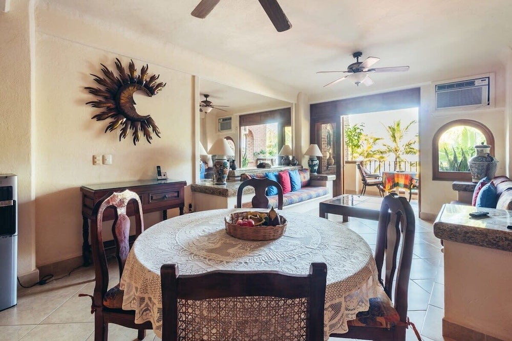 Ocean View 1Br Condo-balcony-beach-pool - 301