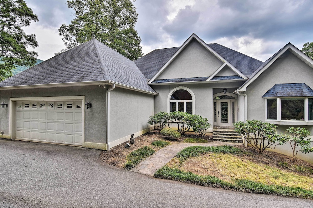 Asheville Retreat w/ Hot Tub & Game Room!