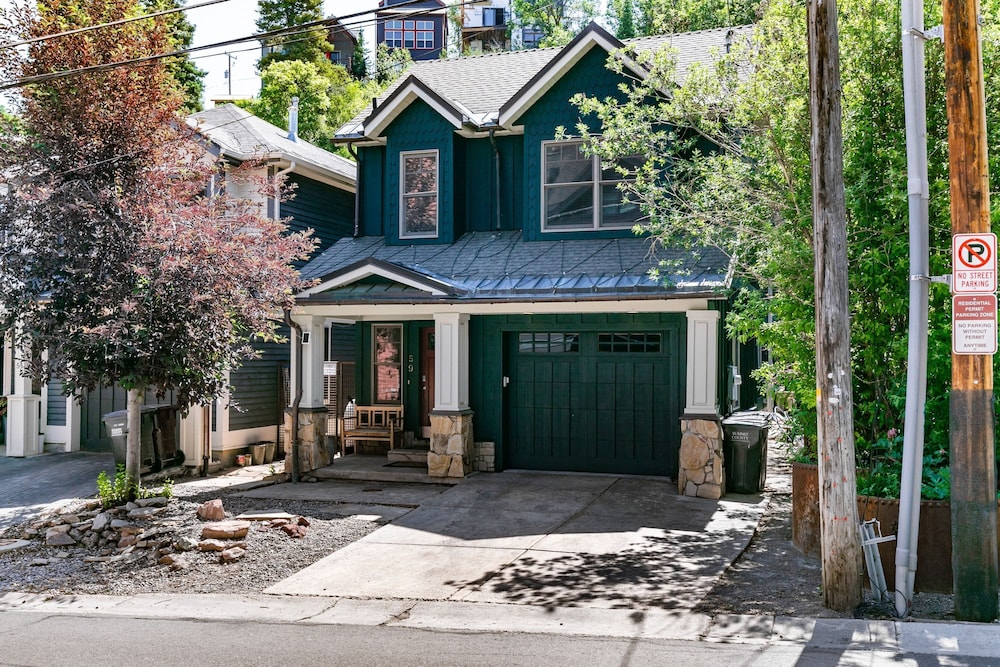 Red Hawk by Avantstay Charming Cabin w Theatre Spa 5mins to Deer Valley Mtn