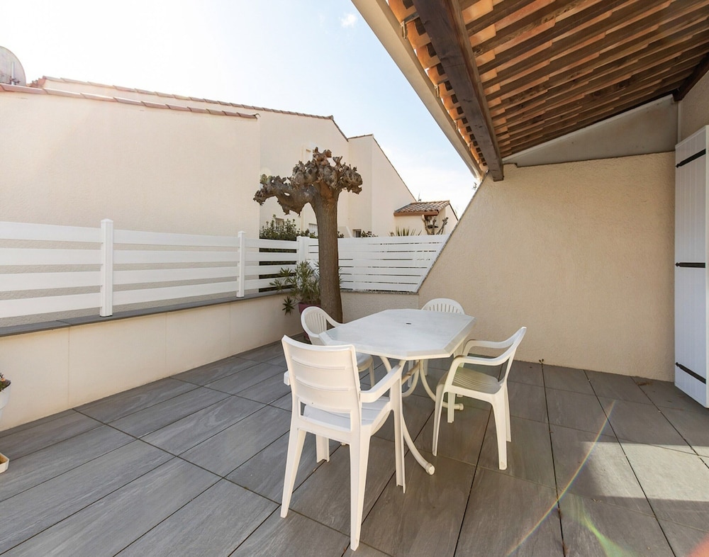 Stylish Coastal Hideaway, Agde