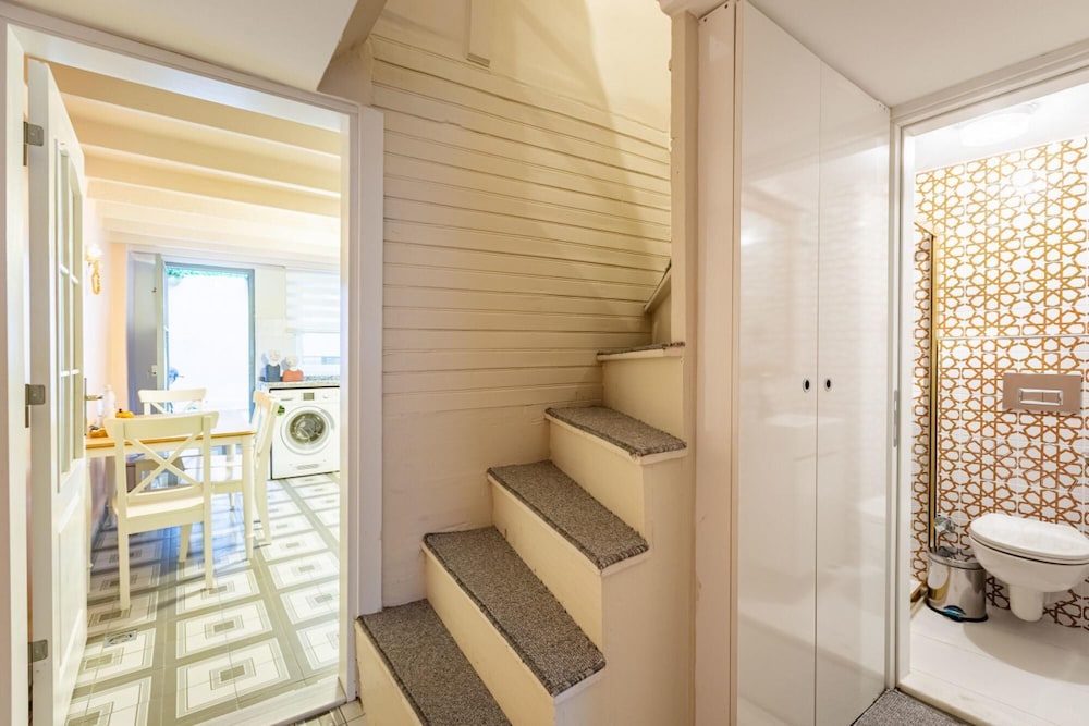 Missafir House With Refreshing Garden in Besiktas