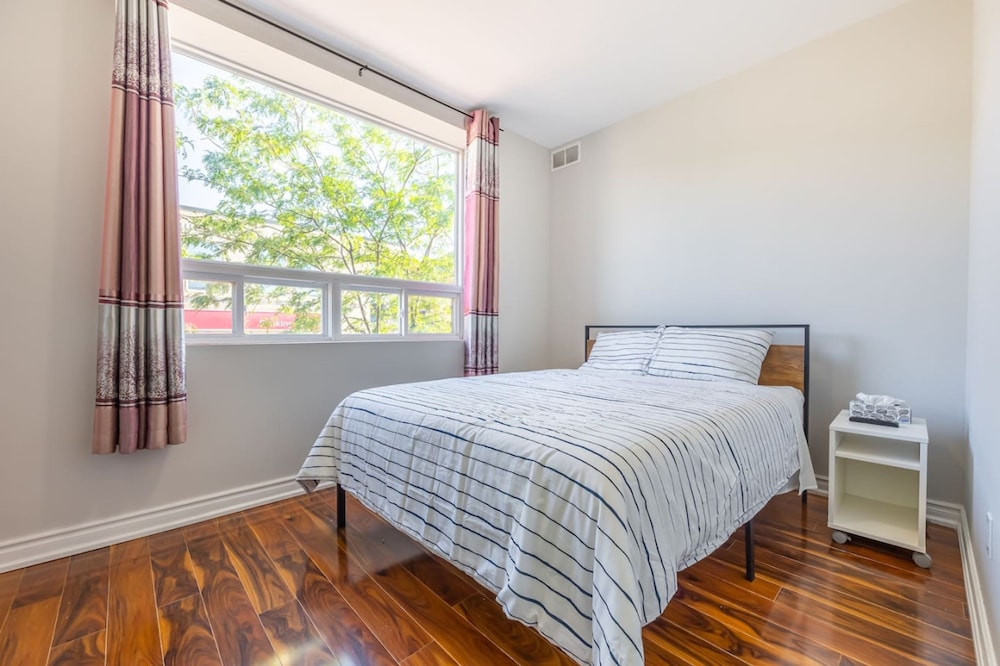Charming 2BR Retreat Steps From Niagara Falls