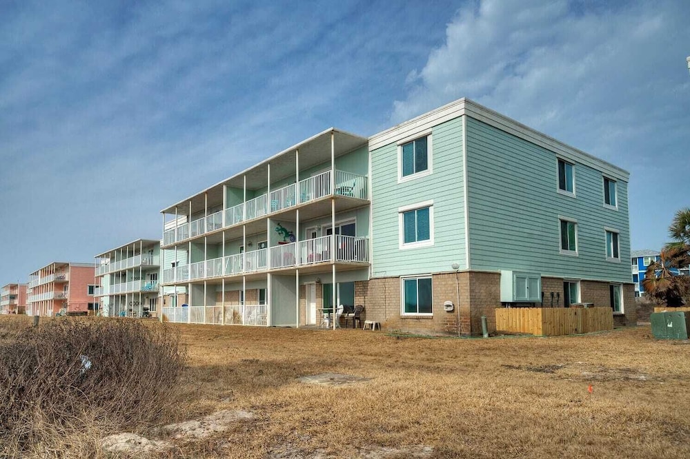 Gulf Views + Pools, Tennis, Pickleball & Beach Access Awesome Beachfront by Avantstay