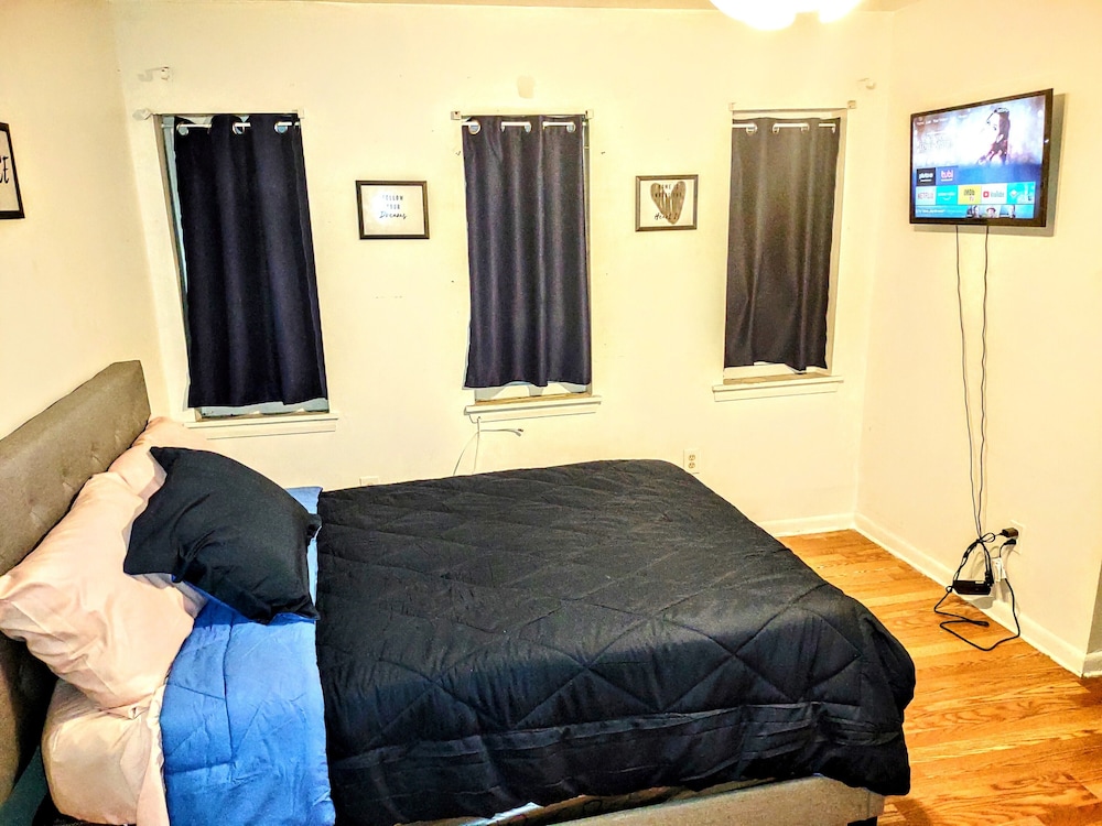 HarlemHouse - Property Image 3