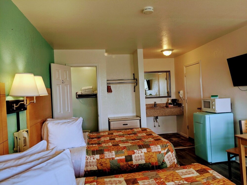 Seahorse Inn and Cottages view 5