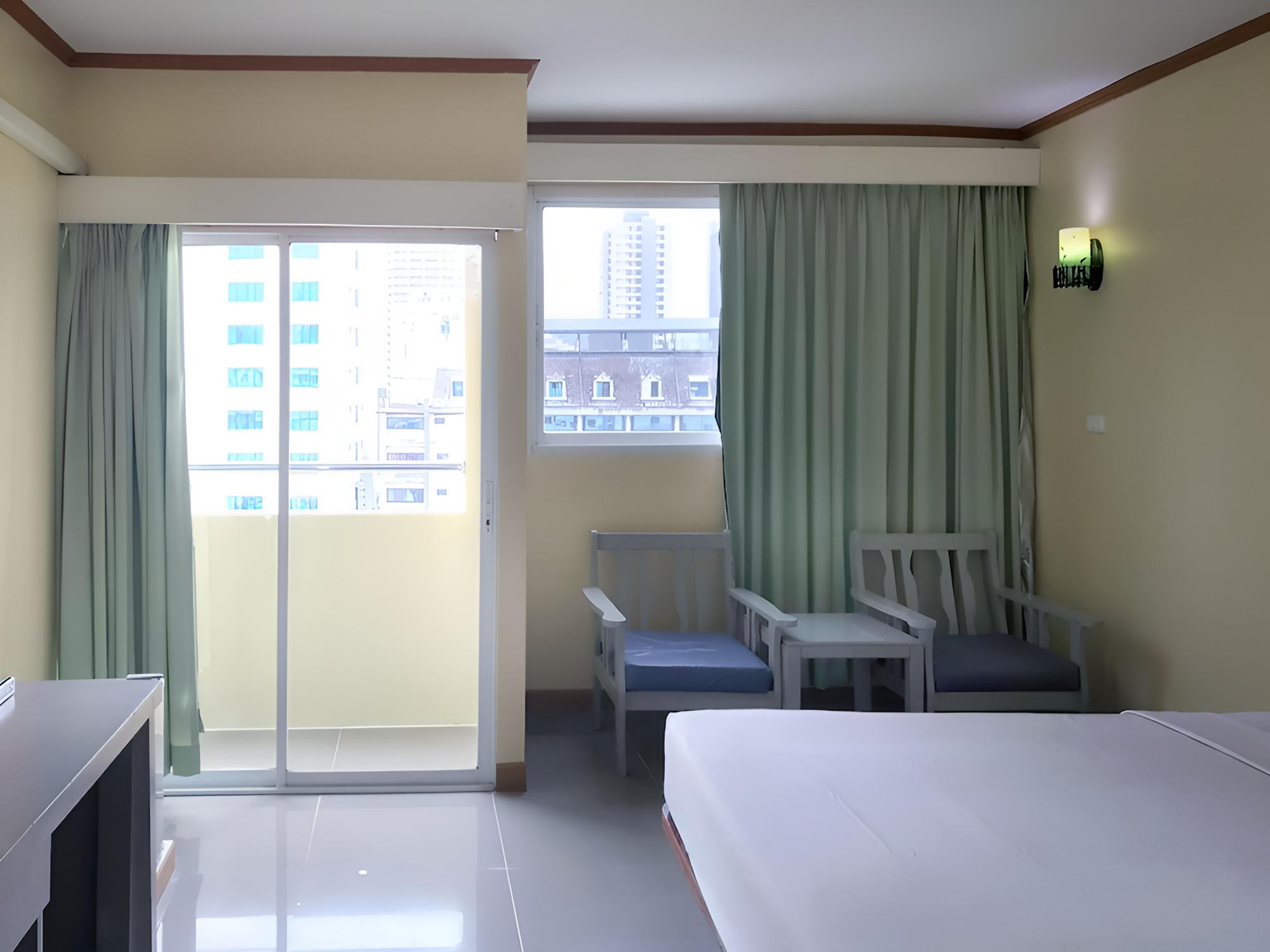J Two S Pratunam Hotel