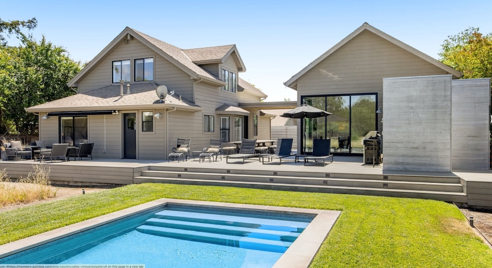 Modern Sonoma Home w Private Pool - Valley Vineyards