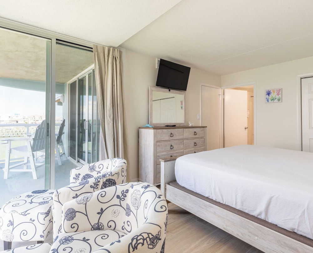 Bay Club Resort by Coolvacay