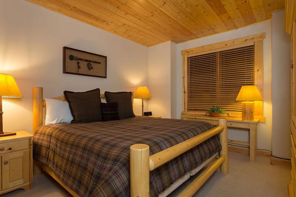 Comstock Lodge at Deer Valley Resort - Two Bedroom Condo with Hot Tub #202 2 Condo