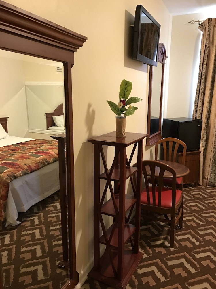 Waterbury Motel