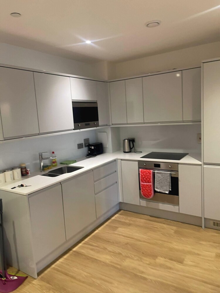 1 Bed Apartment- Sleeps 2, Parking, Pets Allowed