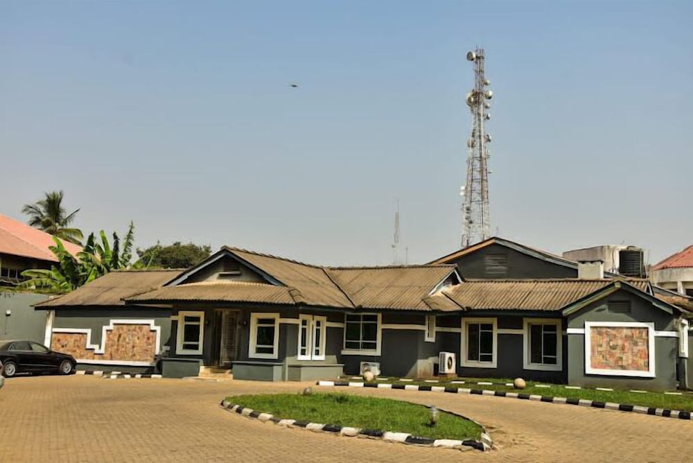 CANDOW HOTEL