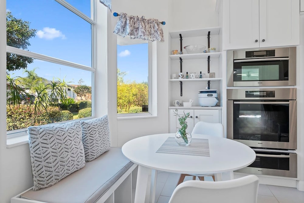 Luxury Heated Pool Home on Saltwater Canal w Tiki