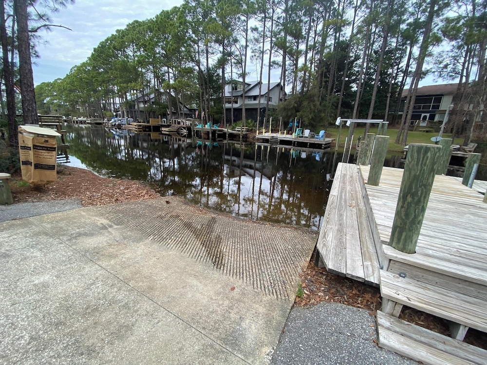 Easy on Eastern Lake by Southern Vacation Rentals