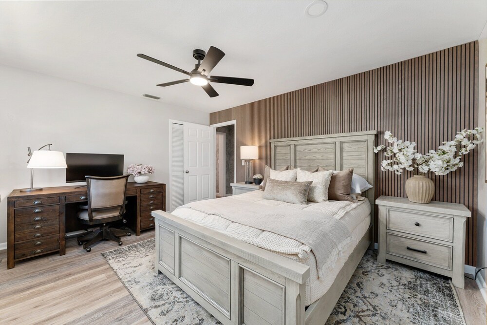 Designer Pet-friendly Retreat With Heated Pool 5 Bedroom Home