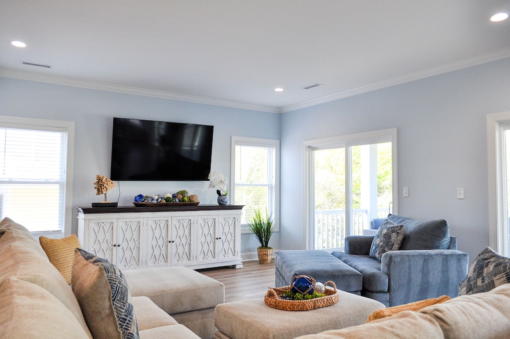 Anchors Aweigh by Topsail Realty
