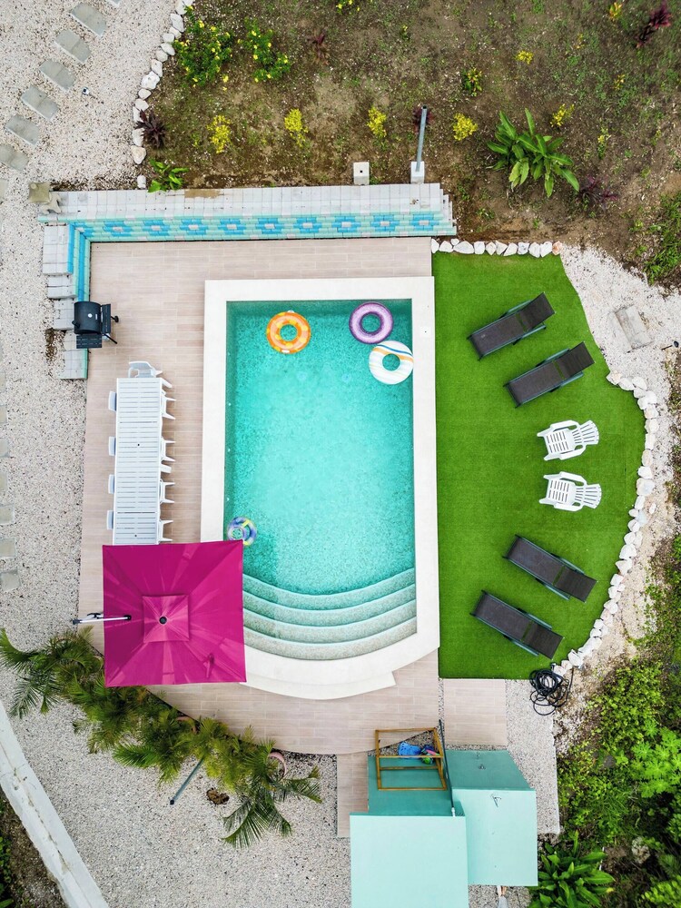 Private Saltwater Pool, Mountain Views, 3min Beach