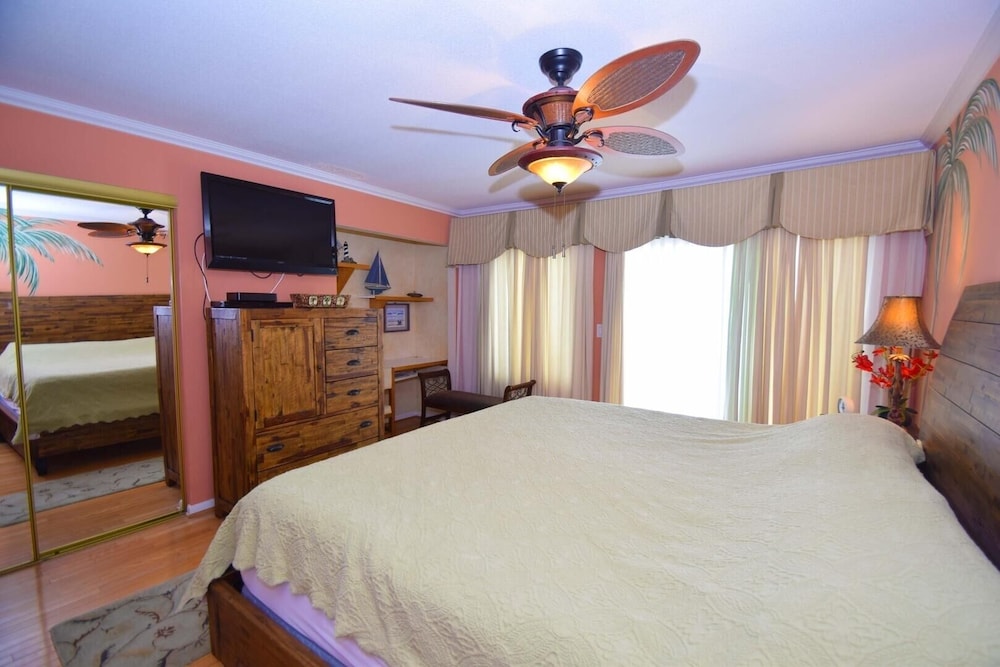 Harbour Island 46G 2 Br townhouse by RedAwning