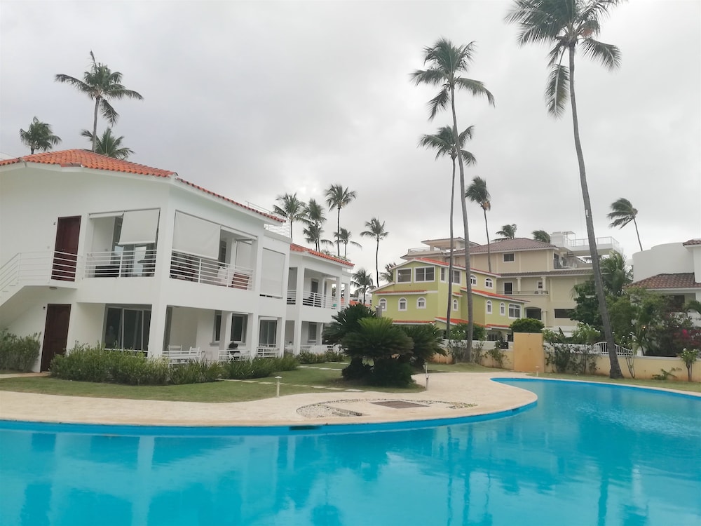 Los Corales Tropical Beach Resort & SPA