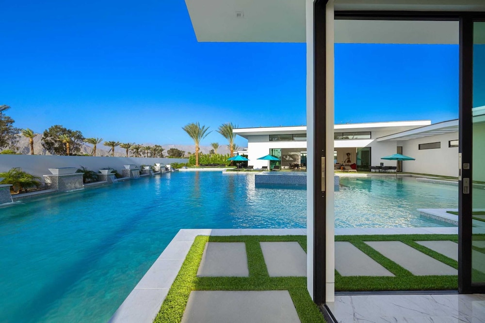 Sleeps 23 Luxury Villa w/ Pool, Hot Tub & Pickleball Court Bravo Villa 10