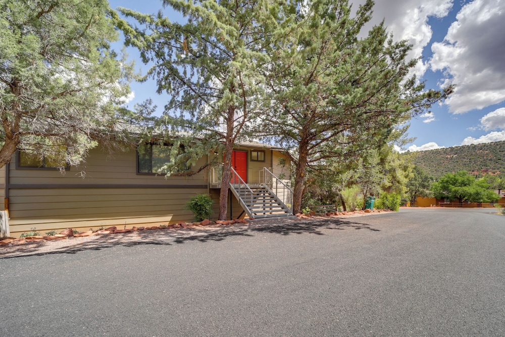 Walk to Park & Trails! Mtn-view Sedona Haven