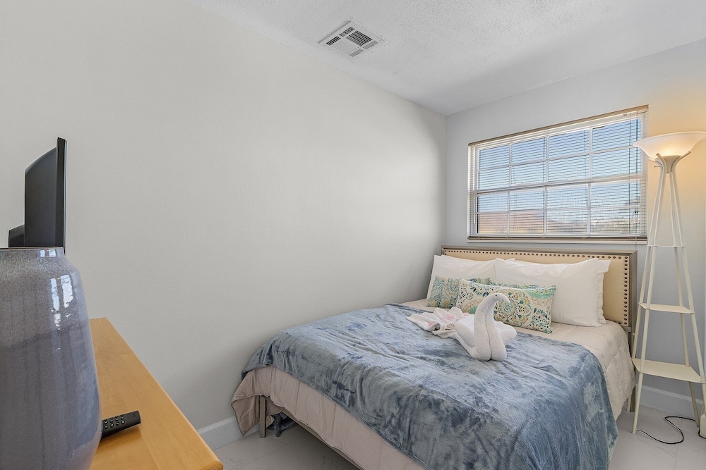 21591 Waterfront Duplex With Pool And Spa 2 Bedroom Condo