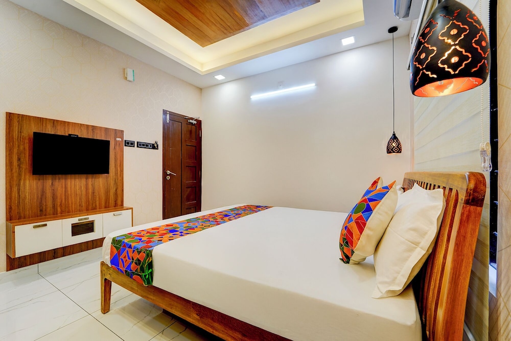 Fabhotel Elroi Suites