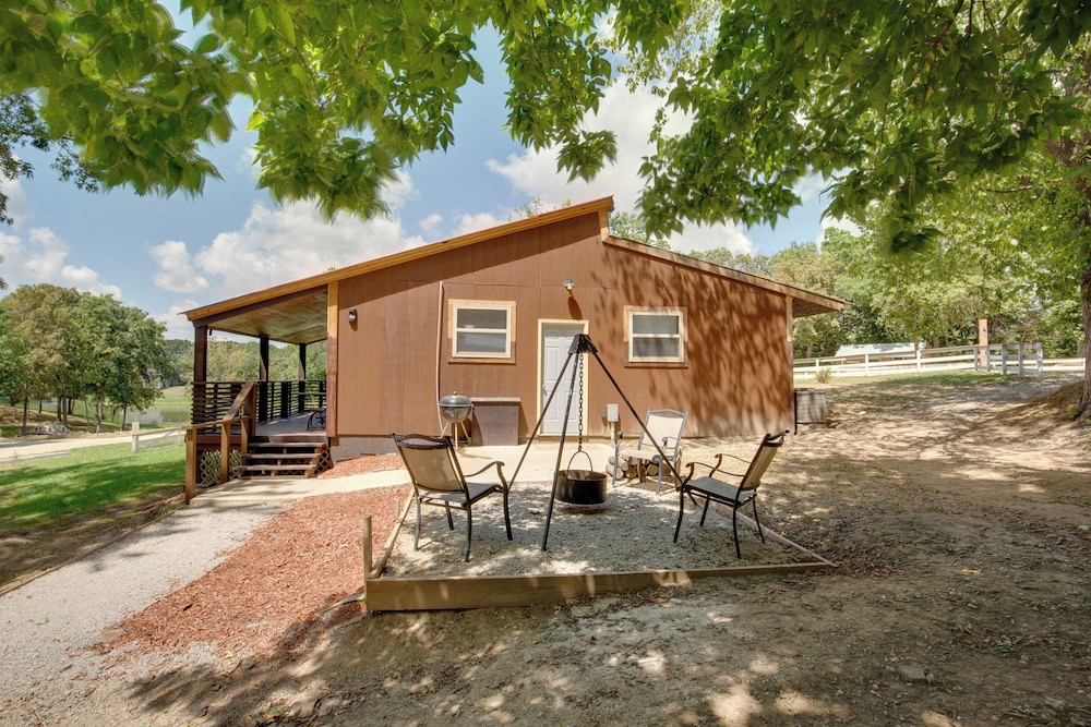 'cedar Pointe' - Peaceful Lake Cabin in Odessa