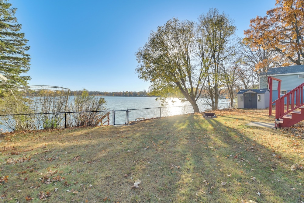 Pet-friendly Cabin on Star Lake: Fire Pit & Grill!