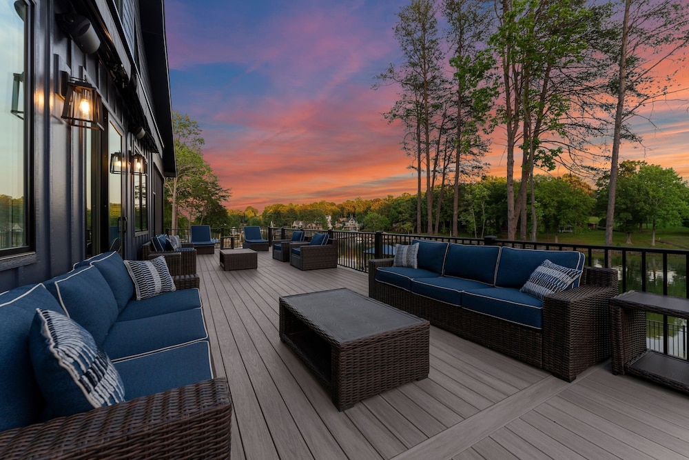Black Bear Lodge by Avantstay Lakefront Dock Pool Theater Sleeps 20