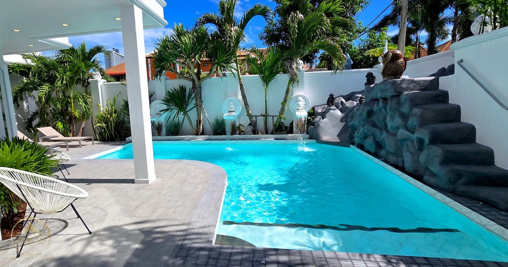 NEBULAND Luxury Pool Villa Pattaya Walking Street