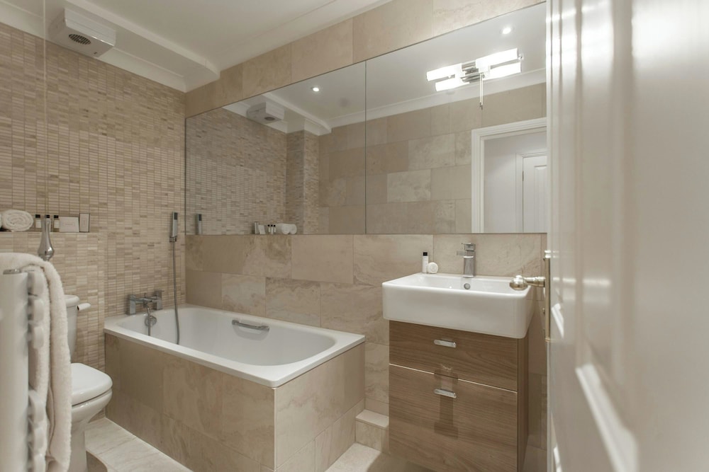 Theed Street by Onefinestay