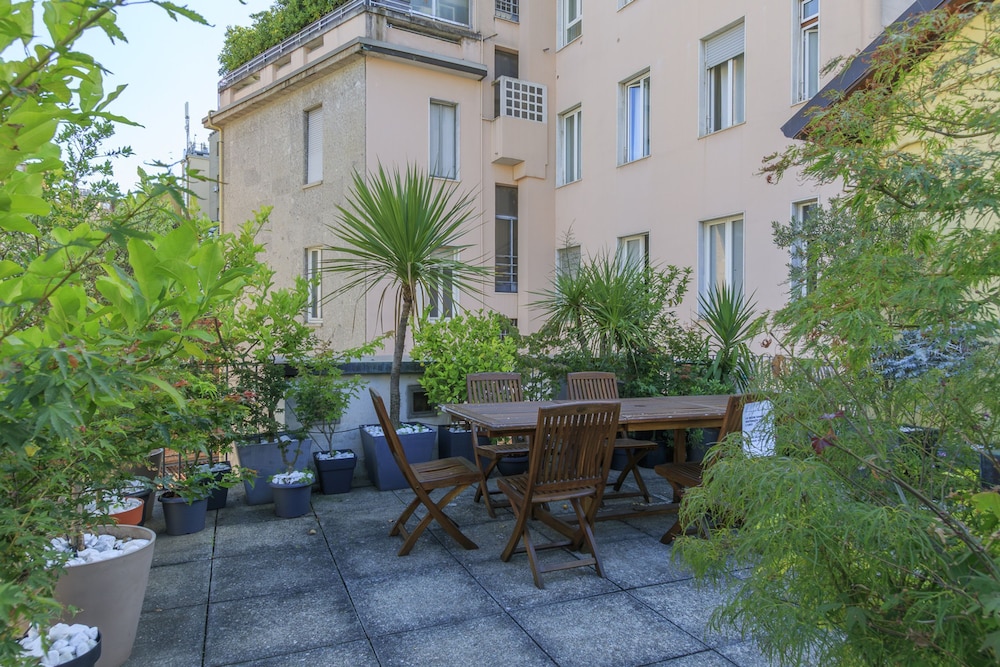 Corso Venezia - Elegant 1 BR apt With Shared Rooftop Terrace in the Heart of Milan