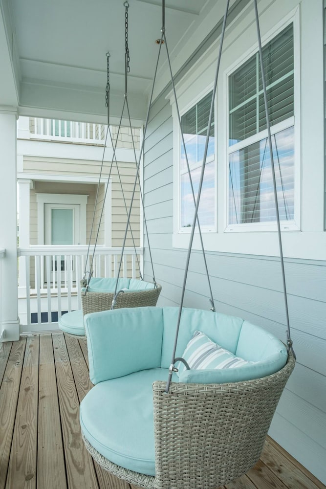 Luxury Beach Condo 5 Min Walk to Beach Shops