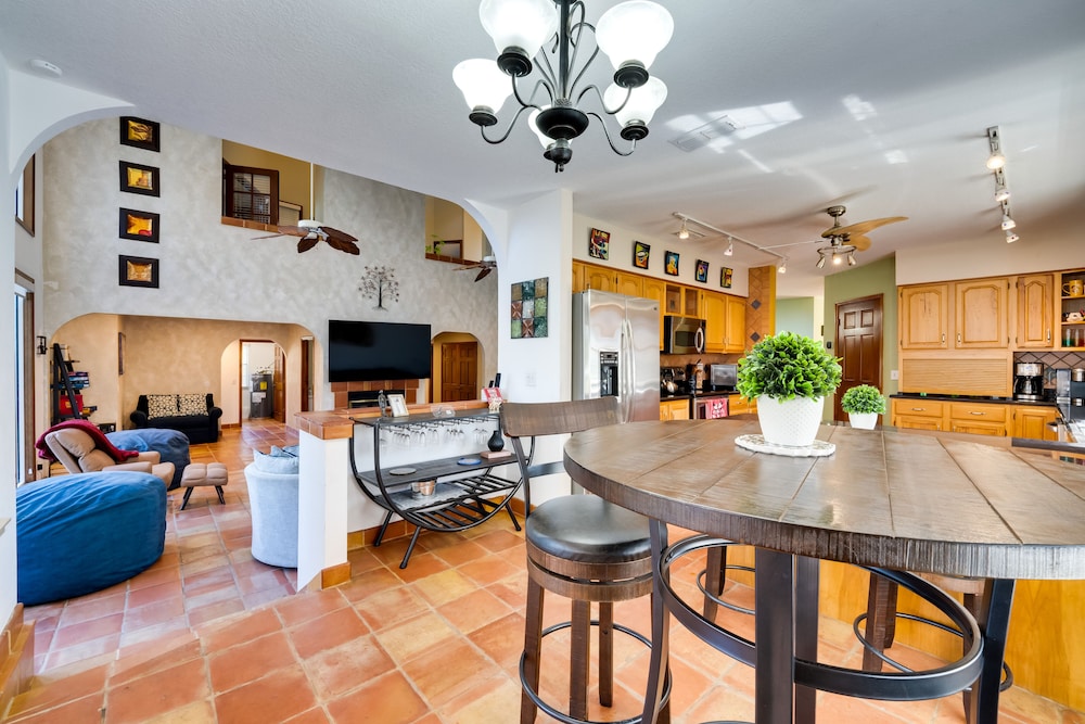 1-acre Backyard & Gym: Spacious Apopka Escape!