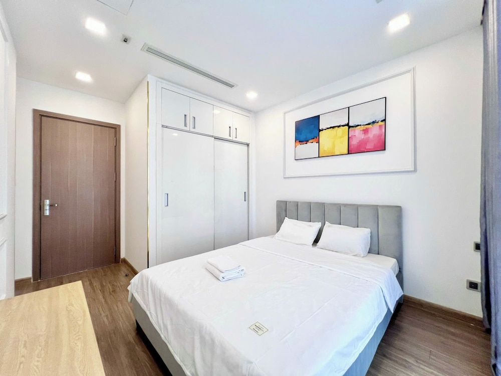 Apartment Landmark 81 by Urban Home