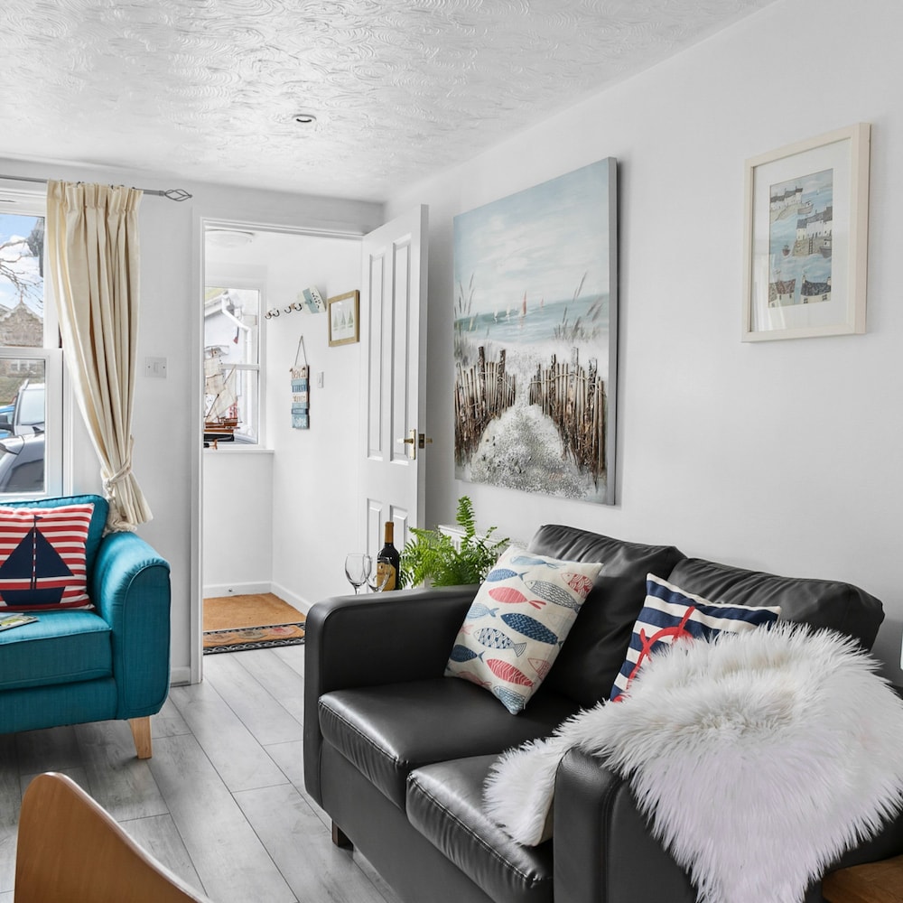 Pippin Cottage - Character Cottage With the Spirit of the sea view 5