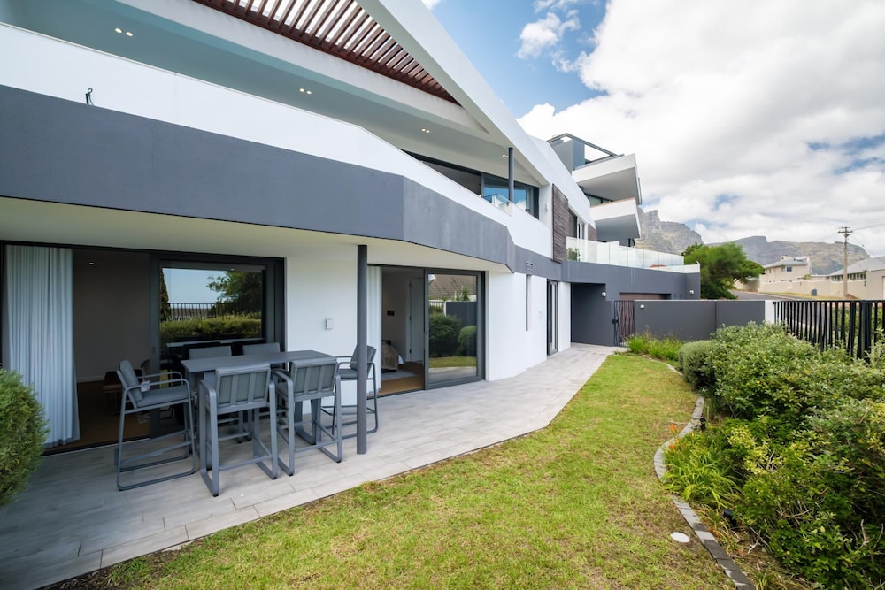 4BR Camps Bay Villa w Pool and Garden Casa Meya