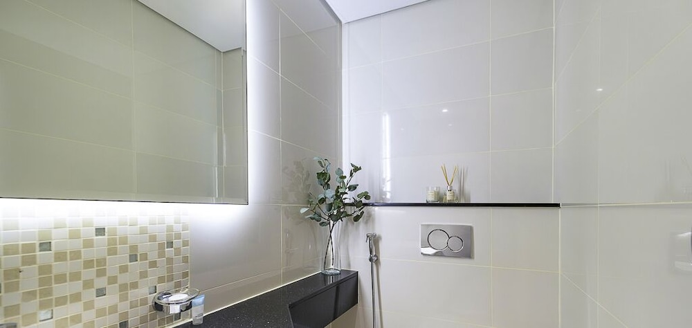 LUX The Voleo Canal View Suite