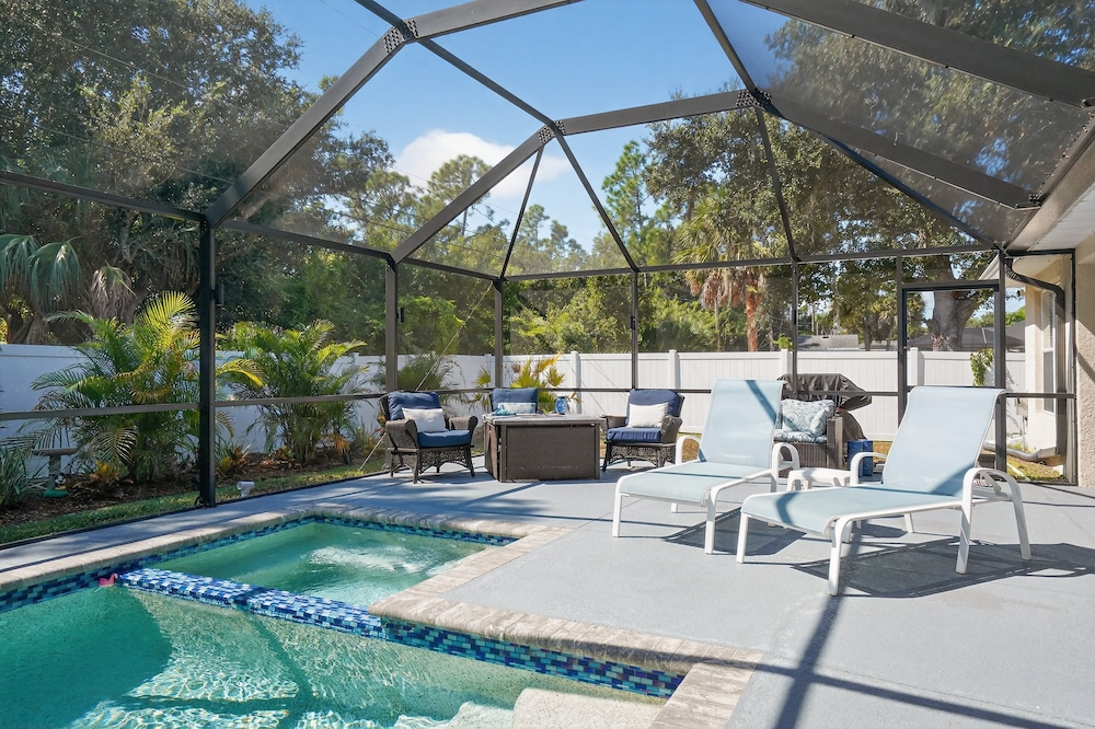 Spacious 4br Retreat With Heated Pool & Spa 4 Bedroom Home