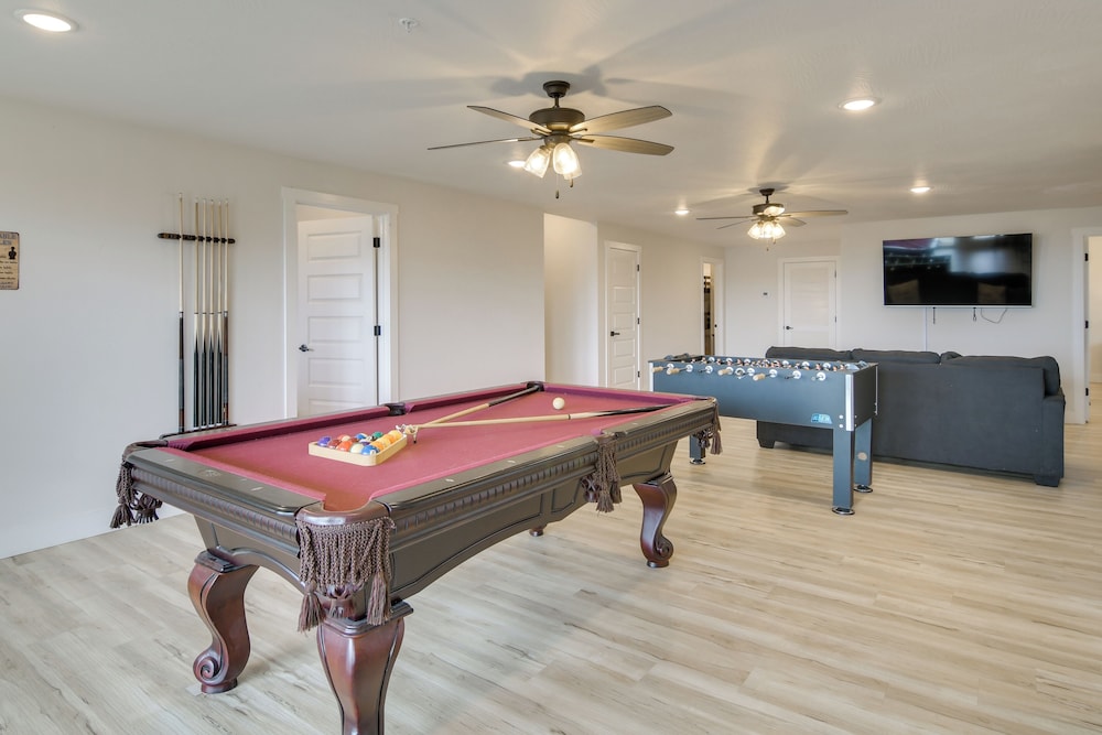 Table Rock Lake View & Games Galore: Family Lodge