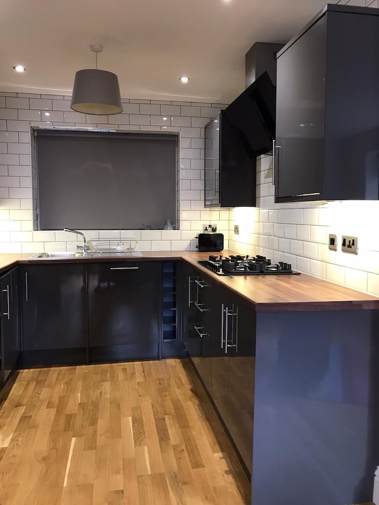 HU1 Stylish cosy central apartment  H3 view 5