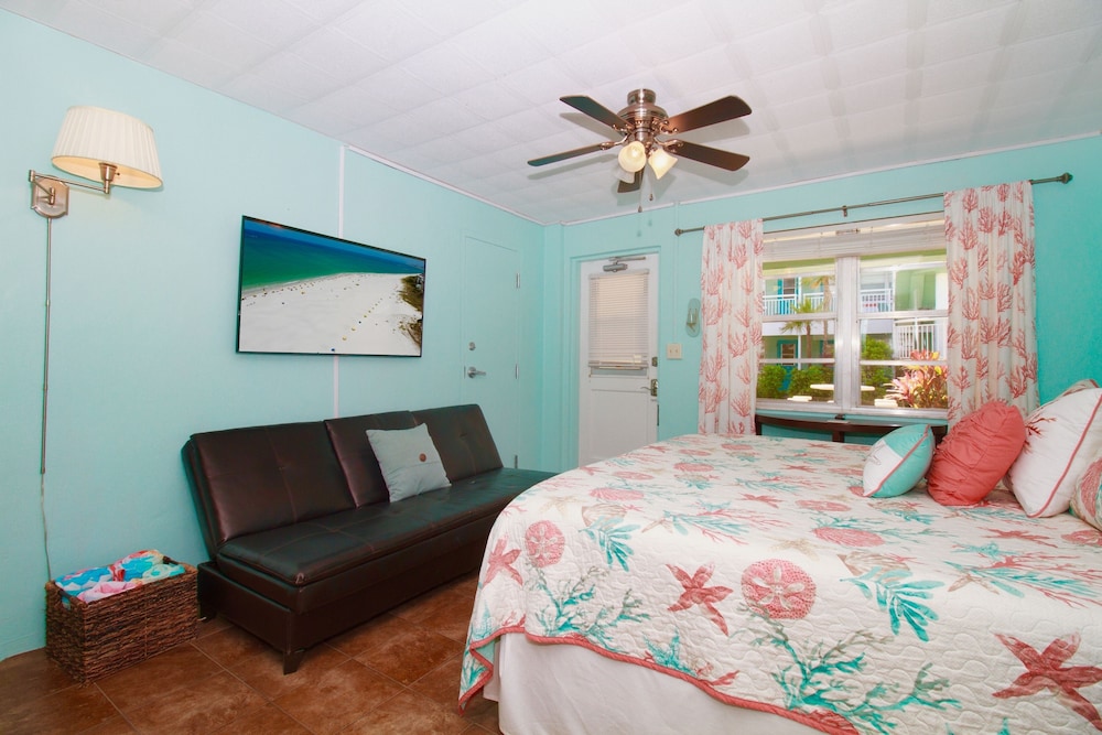 Tropic Terrace #23 - Beachfront Rental Condo by RedAwning view 2