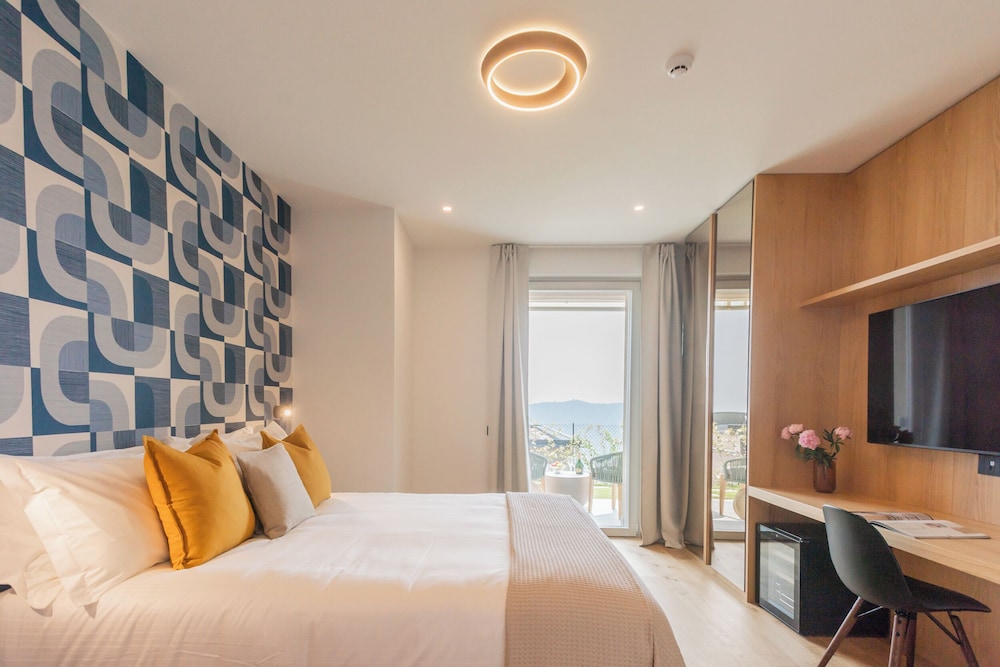 Pureview Luxury Suites, with breakfast & pool by Rent all Como