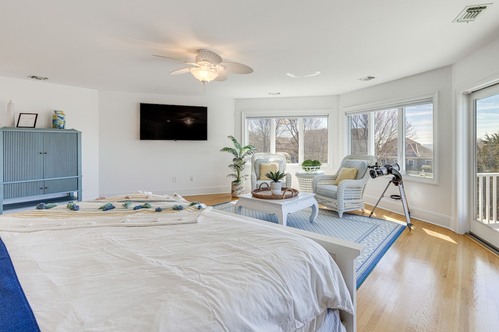 Hamptons Home Near Beaches w/ Pool & Water Views! view 5
