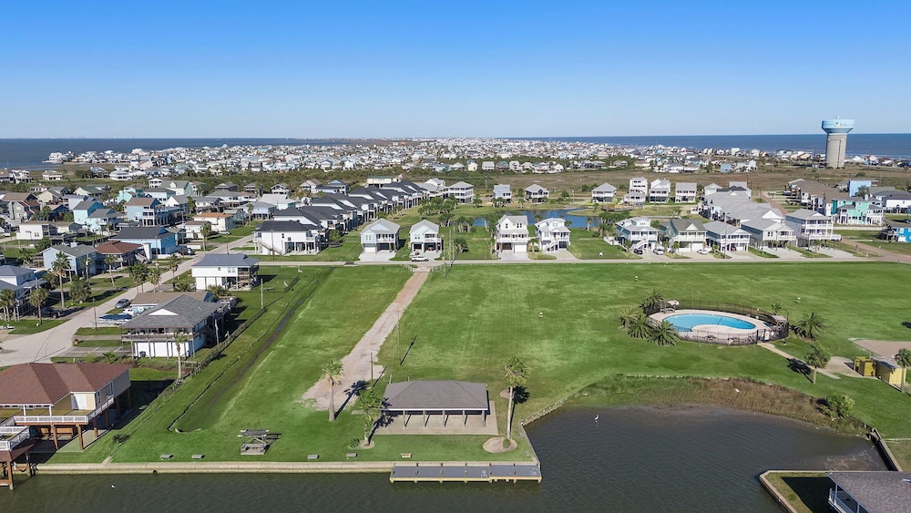 Captain's Manor by Ryson Vacation Rentals
