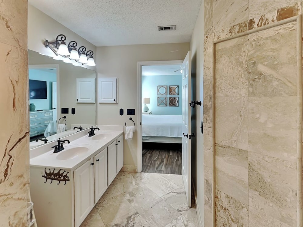 Emerald Port Of Call by Southern Vacation Rentals