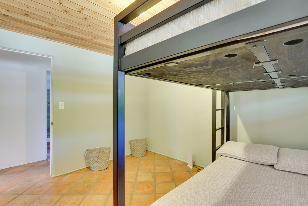 4 Mi to Lake Wohlford: Cabin in Escondido