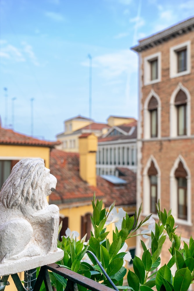 Palazzo San Luca
